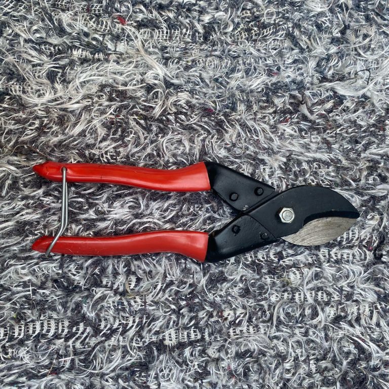 cutter-for-gardening